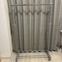 ハンガーラックの画像