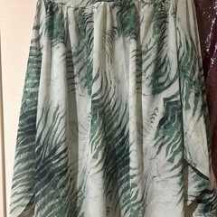 リゾート柄のブラウスの画像