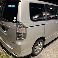 ボクシーZS車検込み30万‼️8人乗り‼️    学校、幼稚園、保育園の送迎‼️現場号‼️   エアコン寒い位効きます‼️値下げしました早い物勝ち‼️の画像