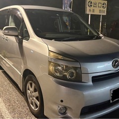 ボクシーZS車検込み30万‼️8人乗り‼️    学校、幼稚園、保育園の送迎‼️現場号‼️   エアコン寒い位効きます‼️値下げしました早い物勝ち‼️の画像
