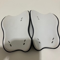 【募集中】【近日中処分予定】サッカー　キッズ　脛当て　アンブロの画像
