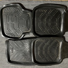 車のインナーマットの画像
