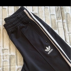 adidas トラックパンツ　の画像