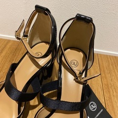 【新品】GU ストラップサンダル　Ｍ　エナメルの画像