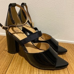【新品】GU ストラップサンダル　Ｍ　エナメルの画像