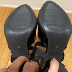 【新品】GU ストラップサンダル　Ｍ　エナメルの画像