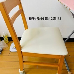 テーブルと椅子のセットの画像