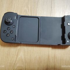 スマホ、ゲーム用のブルートゥス接続コントローラの画像