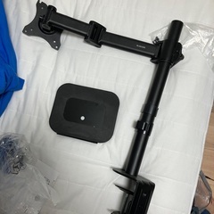 モニターアーム ELECOM アタッチメント付き。の画像