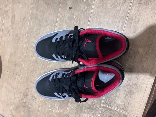 NIKE Air Jordan 1 Mid（出品)
