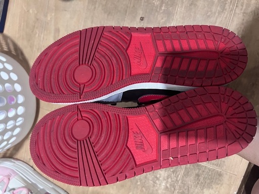 NIKE Air Jordan 1 Mid（出品)
