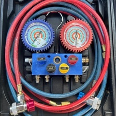 エアコン　冷媒回収機&マニホールドゲージの画像