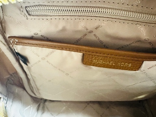 MICHAEL KORS-  MKロゴパターン- カラーベージュストラップ: 調整可能なショルダーストラップ付属品: 保存袋付き