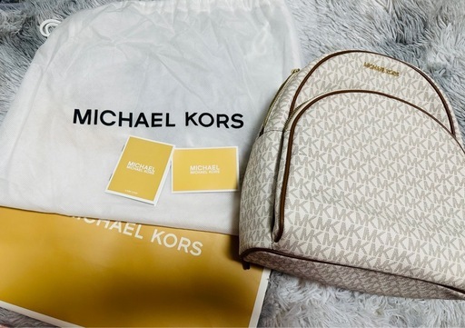 MICHAEL KORS-  MKロゴパターン- カラーベージュストラップ: 調整可能なショルダーストラップ付属品: 保存袋付き 新作【MICHAEL KORS】クロスボディバッグ☆ロゴストラップ (Michael