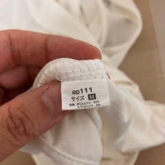 白のUVカットパーカーの画像