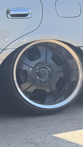 アミスタッド グレイス 18インチ ホイール 
タイヤ付き