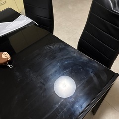 ダイニングテーブルの画像