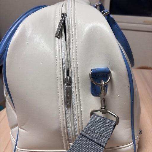 美品　ONOFF オノフ ゴルフ ボストンバッグ シューズ収納ポケット付き オノフ ゴルフ ボストンバッグ シューズ収納ポケット付き 白/青