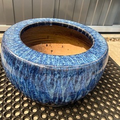 大きな火鉢の画像