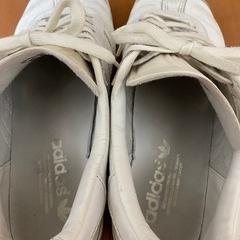 adidas gazelle  クリームホワイトの画像