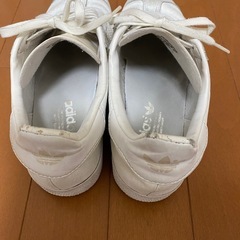 adidas gazelle  クリームホワイトの画像
