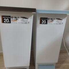 2 Tonbo Trash Cans   トンボゴミ箱2個の画像