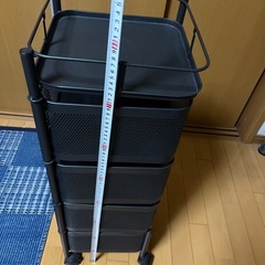 キャスター付きスチールラックの画像