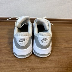 エアマックスエクシー　23.5 白の画像