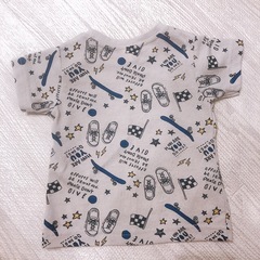 27 Tシャツ　80サイズ ライトベージュ×スニーカー柄の画像