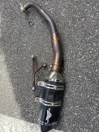 シグナス用（３型国内モデル・4・5型対応）　カーボン
マフラー（ガスケット付き ）バリエンテ