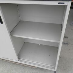 コクヨ（KOKUYO）書庫型ハイカウンター　中棚付の画像