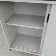 コクヨ（KOKUYO）書庫型ハイカウンター　中棚付の画像