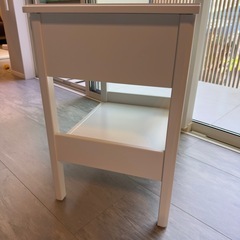 IKEA TYSSEDALサイドテーブル 51x40 cm ティッセダールの画像