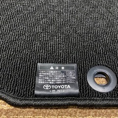 トヨタ シエンタ 170系 純正フロアマット 運転席のみ使用感ありの画像