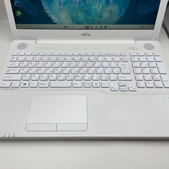 ノートパソコン/白/i7/12GB/SSD512GB/Office/在宅/富士通
の画像
