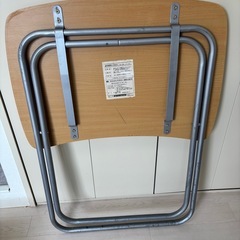 折りたたみテーブルの画像