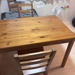 IKEA木製テーブル&椅子二脚の画像