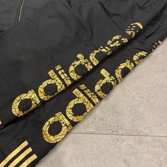 adidas アディダス ジャージ 上下セット 黒金 セットアップの画像