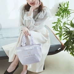 Maison de FLEURのフリルハンドルトートバッグです☺️の画像