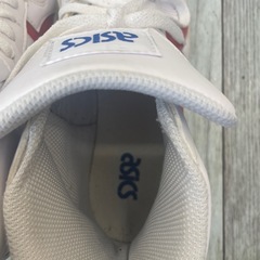 希少！ASICS ハイカットスニーカー ホワイト/レッド　23センチ！の画像