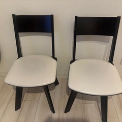 伸縮式ダイニングテーブル＆チェア2脚セット（ホワイト×ブラック）の画像