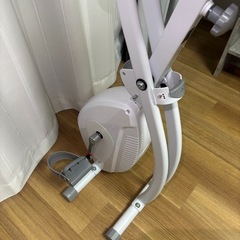 アルインコ フィットネスバイク エアロバイク ホワイト グレー AFBX4451 折りたたみ コンパクト 静音の画像