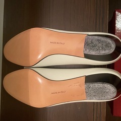 Salvatore Ferragamo ホワイト リボンパンプス 24相当の画像