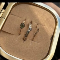 【最終値下げ】限定品　22wsp アガット　agete ストーンリング　指輪　3連　シルバー ゴールドの画像