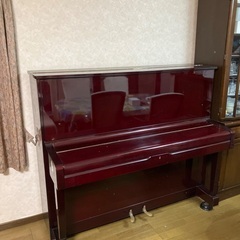 マホガニー製のピアノ