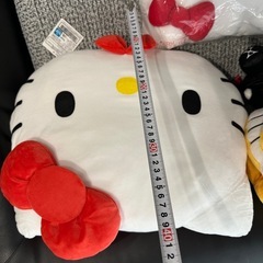 ハローキティ　ぬいぐるみ　アミューズメント商品　ふわふわ　未使用　クッションの画像