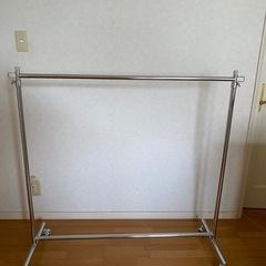 ハンガーラックの画像
