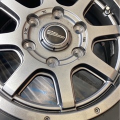 200系ハイエース【195/80R15 107/105ｌ LT】23年製ダンロップ スタッドレスタイヤ ４本の画像