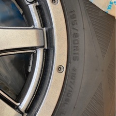 200系ハイエース【195/80R15 107/105ｌ LT】23年製ダンロップ スタッドレスタイヤ ４本の画像