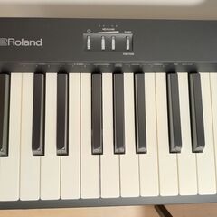 【美品】Roland FP-10 BK 電子ピアノ2021年製88鍵 椅子・スタンド・ペダル付き (お値段は応相談です) （神戸市内 引き取り限定）の画像